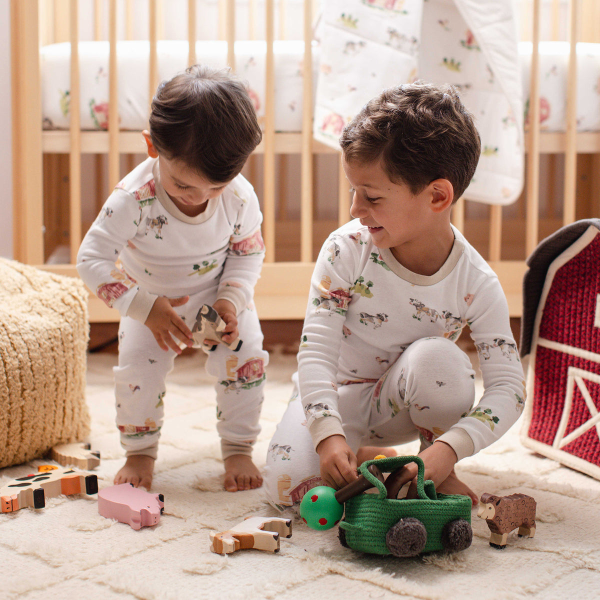 Two-piece pajama set for baby, white with barnyard animal print and long sleeves - View 2