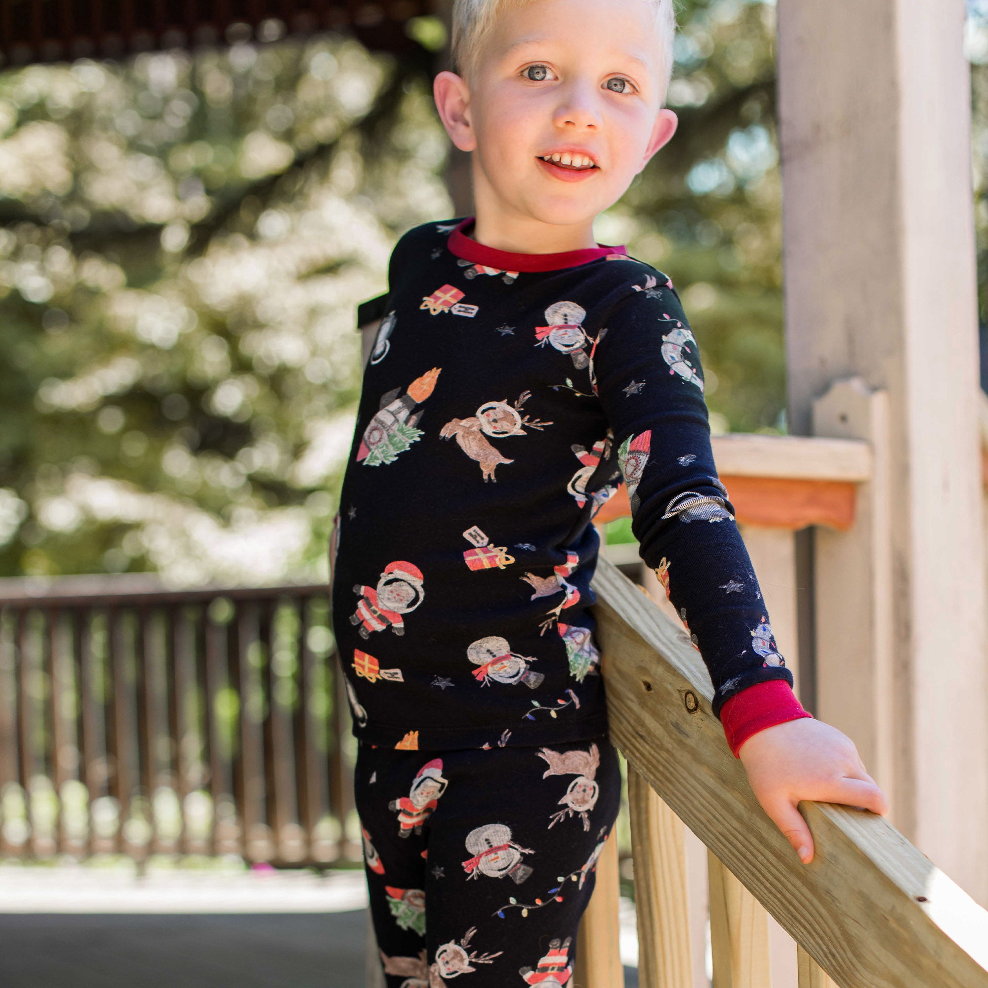 Christmas In The Cosmos Organic Cotton Two-Piece Pajamas In size 5T from Burts Bees Baby