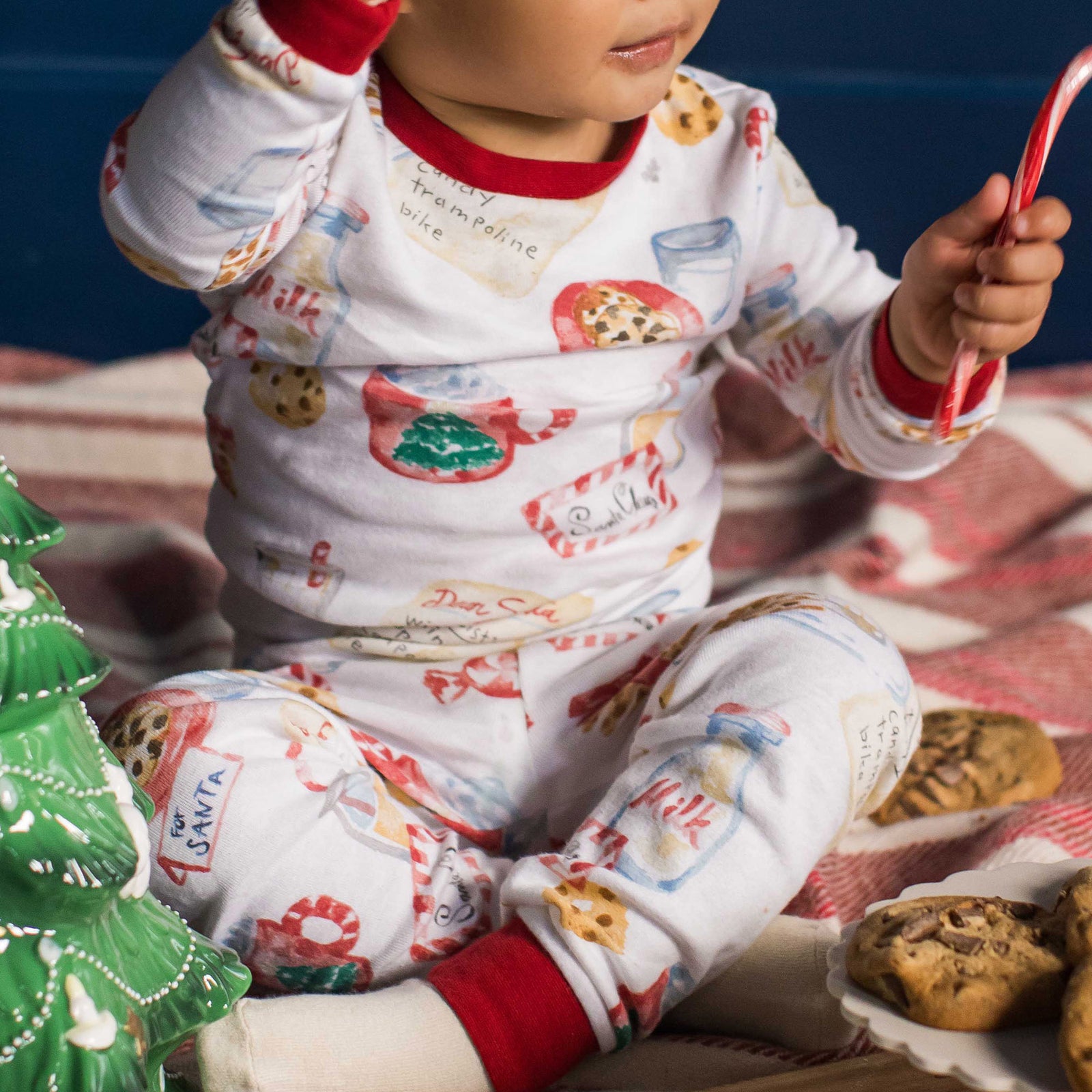 Kids organic cotton pajama set, white long-sleeve top and pants with cookie print - View 2